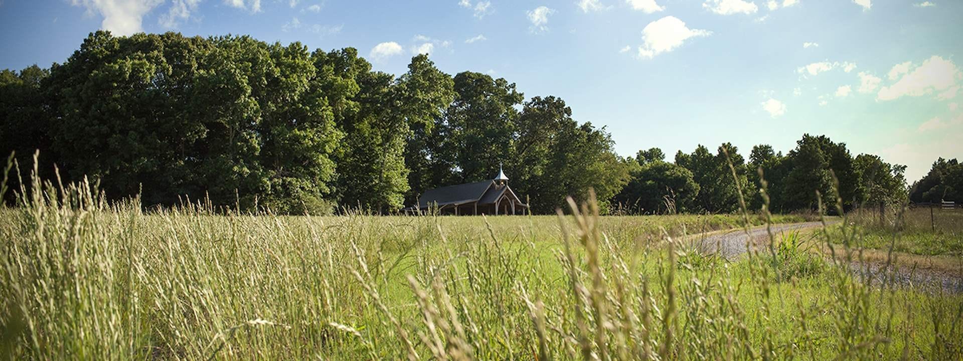 La construction de la chapelle de Mulberry dans une ferme de Géorgie, aux États-Unis