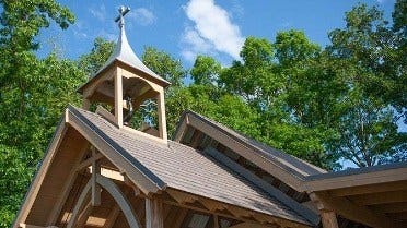 La construction de la chapelle de Mulberry dans une ferme de Géorgie, aux États-Unis